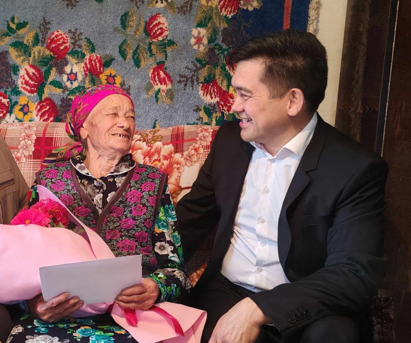 В Башкирии 100-летняя жительница села сама ведет хозяйство