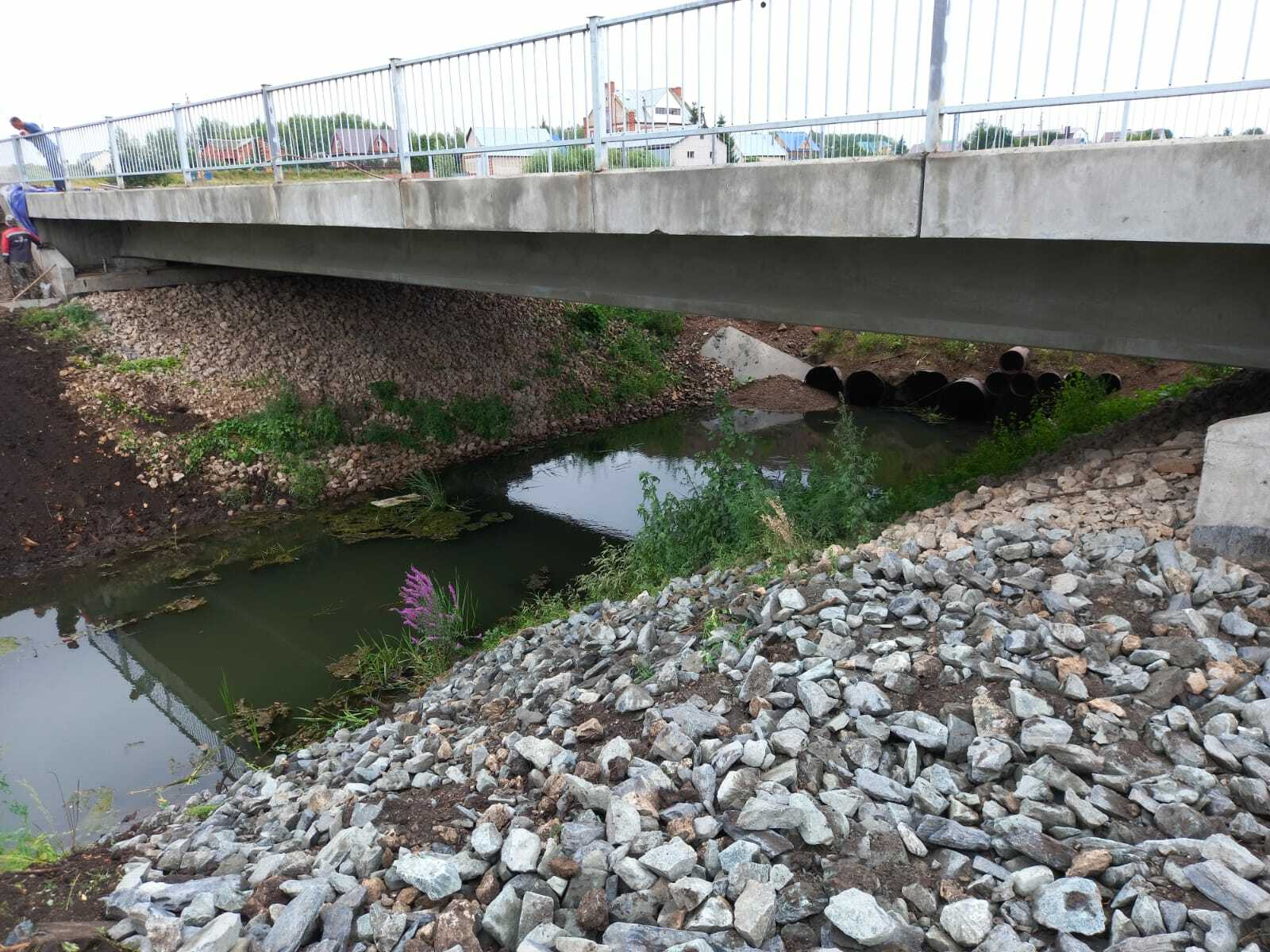 В Башкирии приступили к устройству переходных плит на мосту через реку Турсагазы