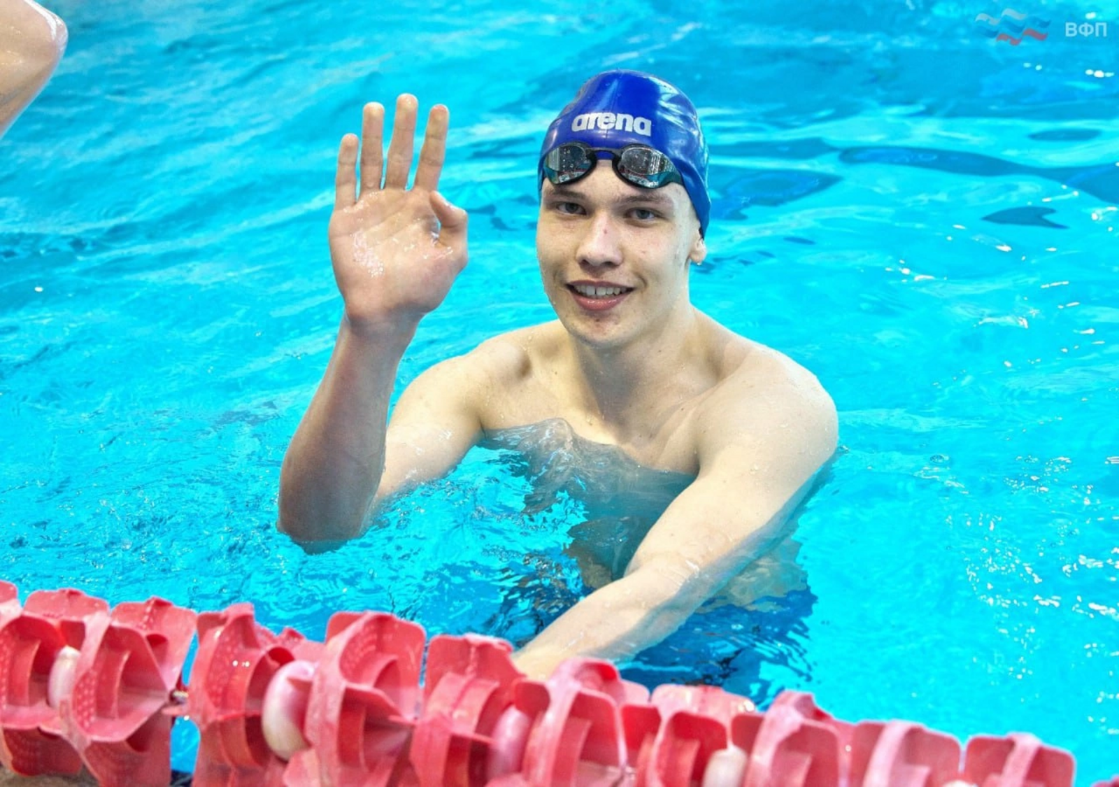 Артём Семёнов из Стерлитамака везёт домой золотую медаль Первенства России по плаванию