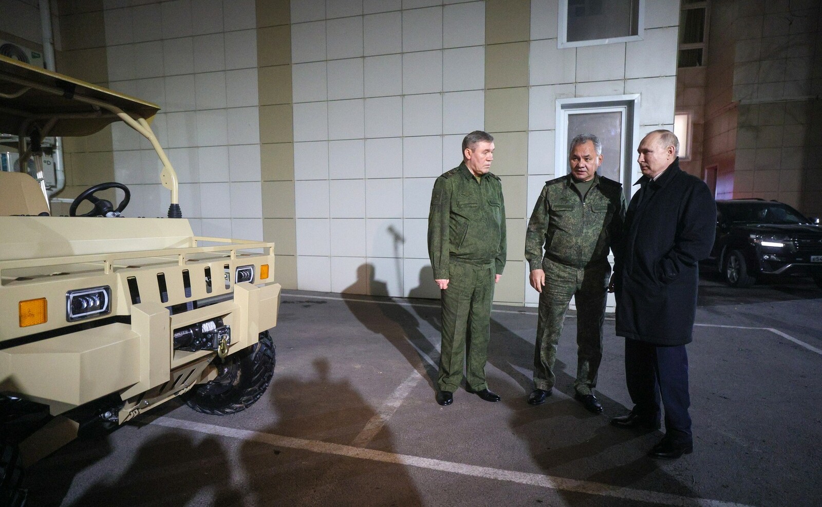 Президент РФ Владимир Путин посетил штаб Южного военного округа.