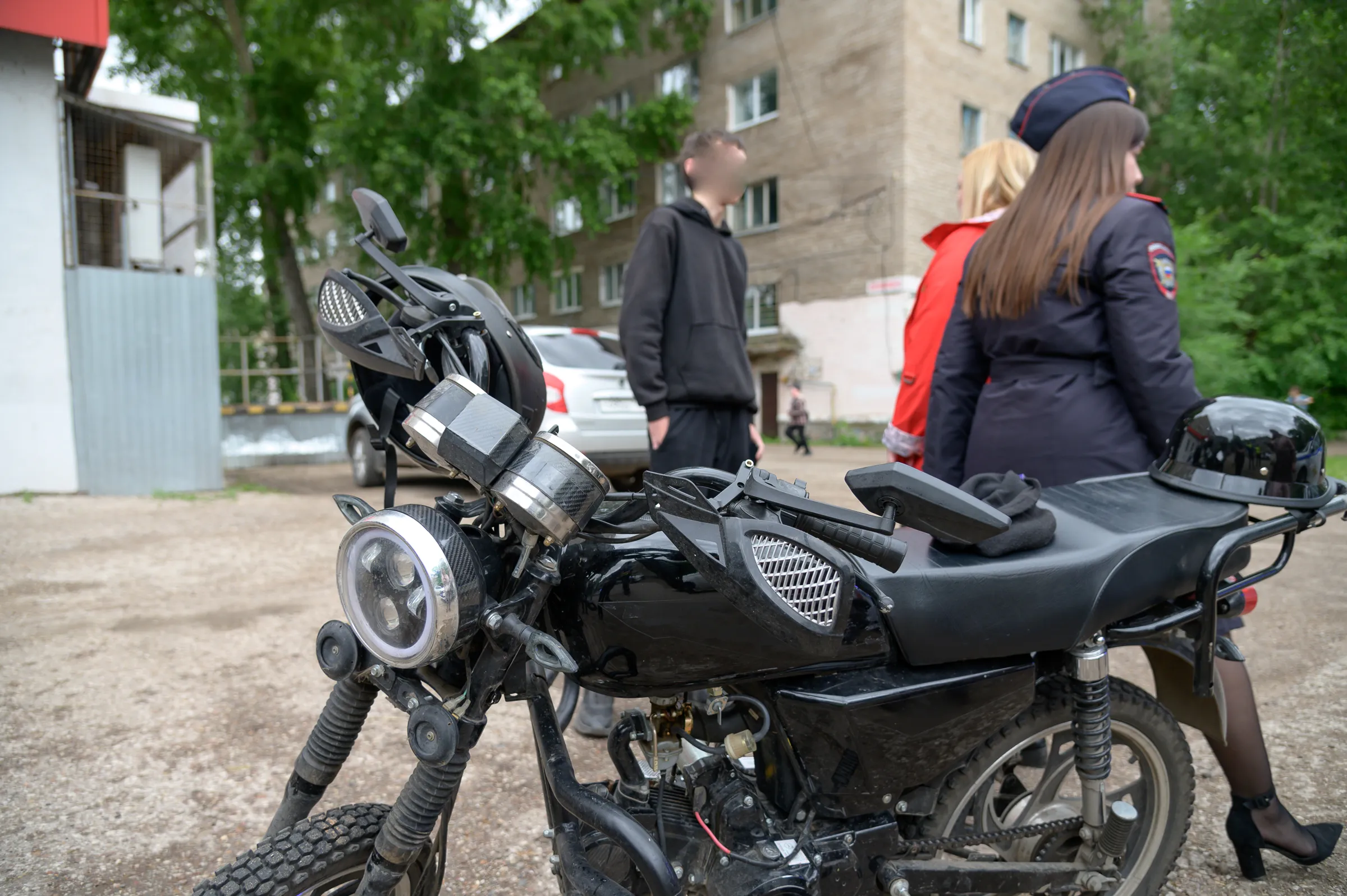 В центре внимания — подростки на дороге