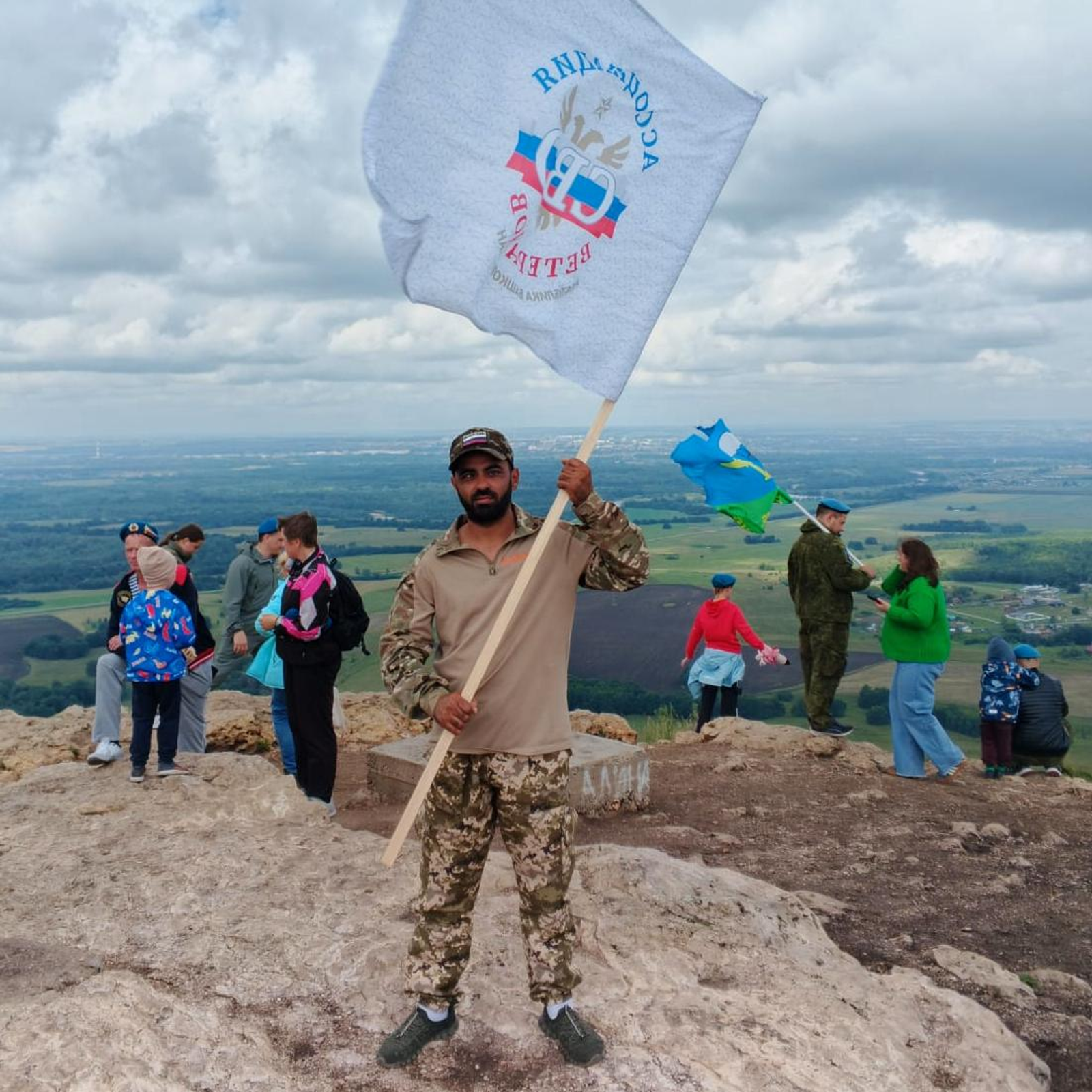 В Башкирии  ветераны СВО отметили 95-летие ВДВ у подножия Торатау