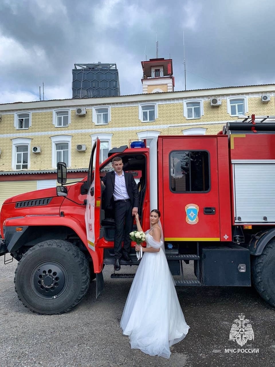 В пожарно-спасательную часть Башкирии заглянула свадьба
