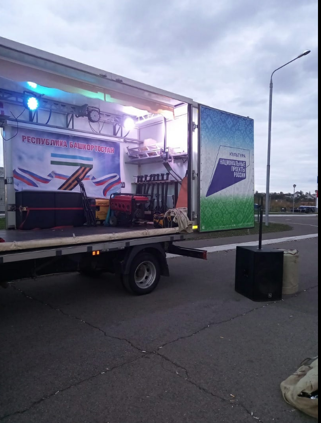 Артисты Стерлитамака и Стерлитамакского района использовали автоклуб, чтобы  провести концерты для мобилизованных земляков