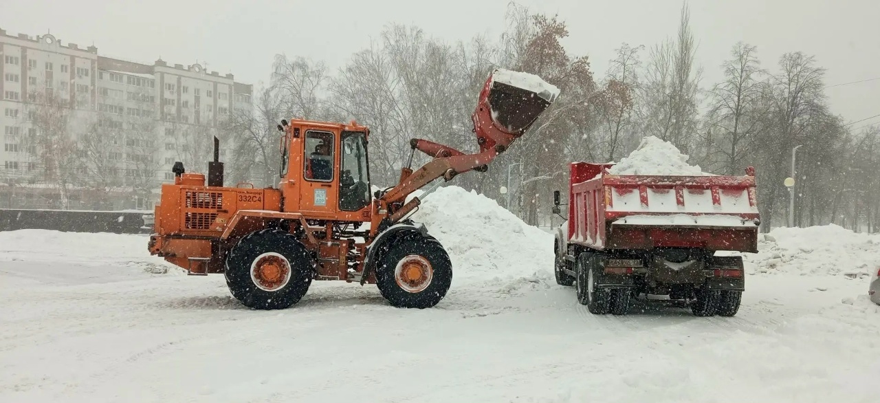 В Стерлитамаке продолжается уборка снега