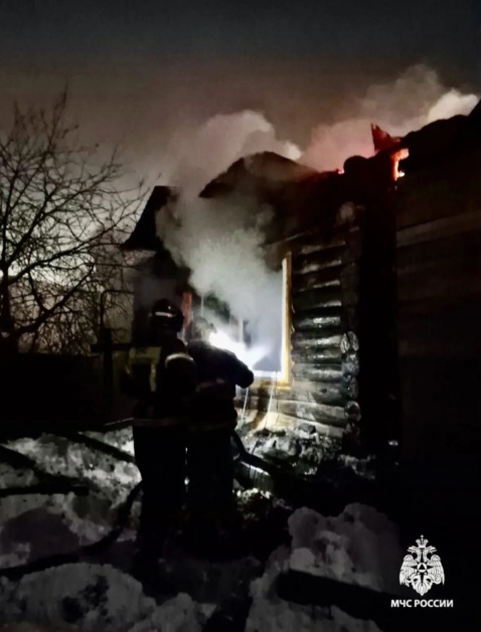 В Башкирии многодетная семья лишилась жилья из-за пожара