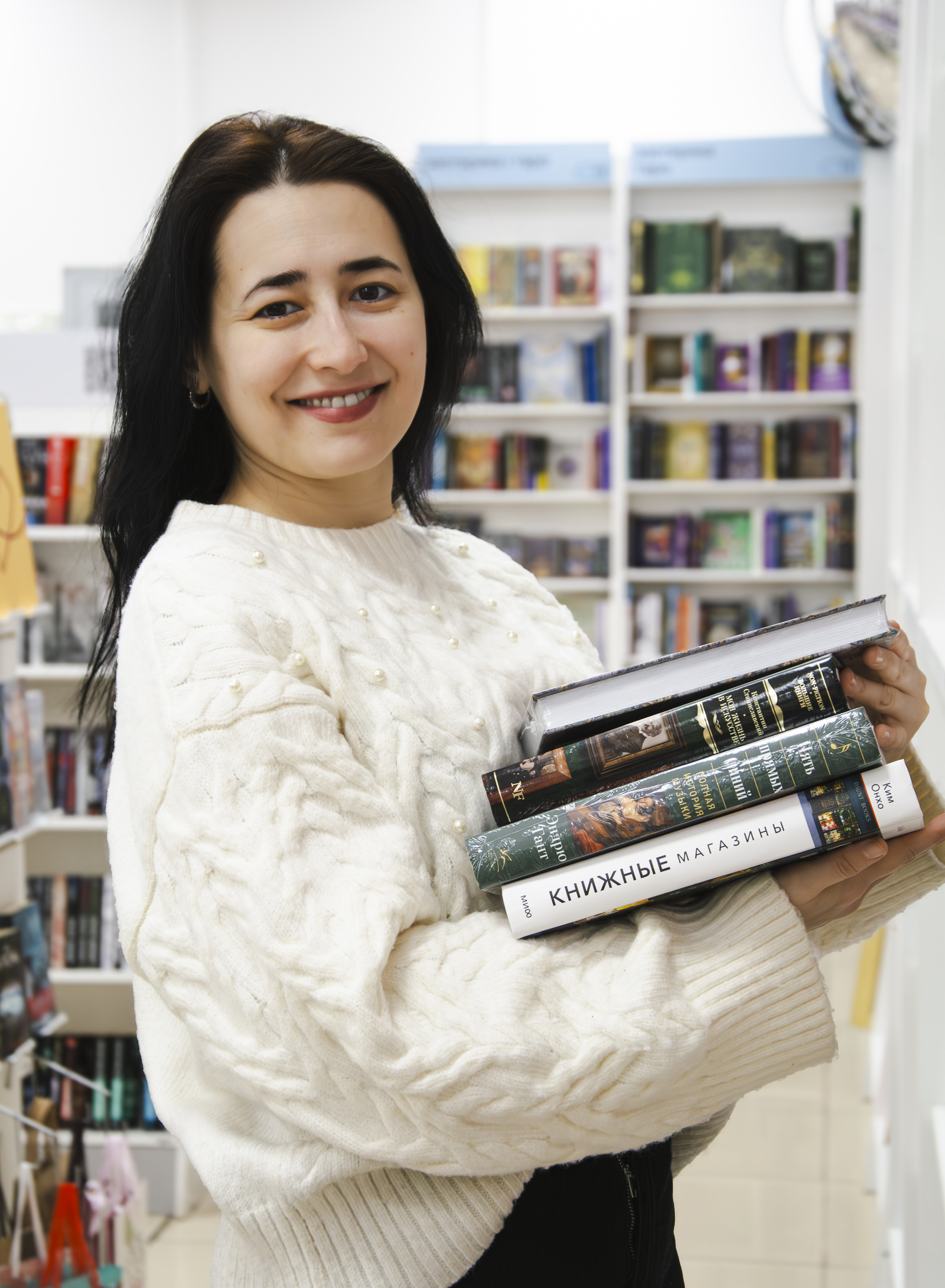 Манга, уральская готика и Пушкин: один день в книжном магазине