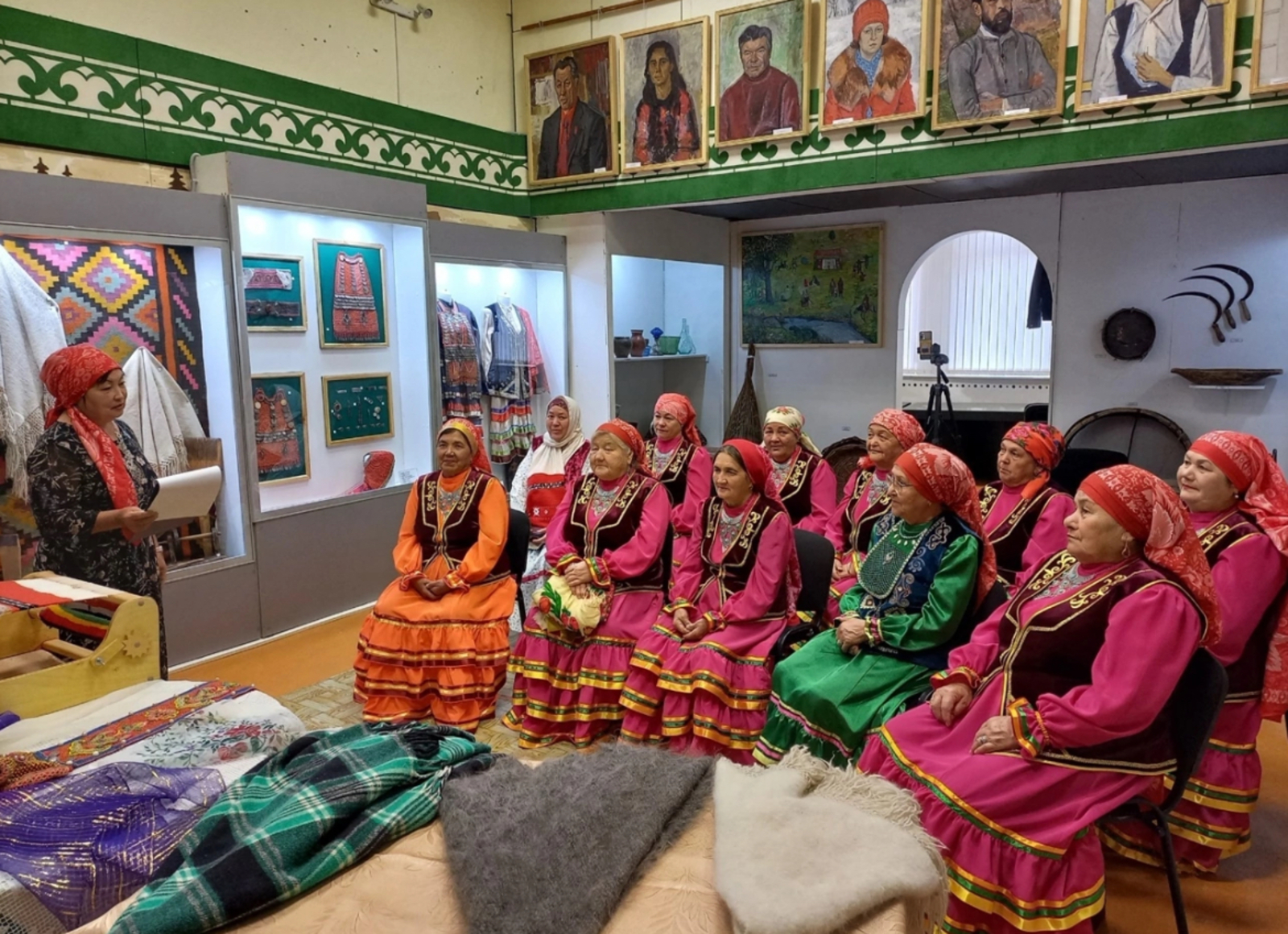 Глава Башкирии поздравил жителей республики с Днем национального костюма