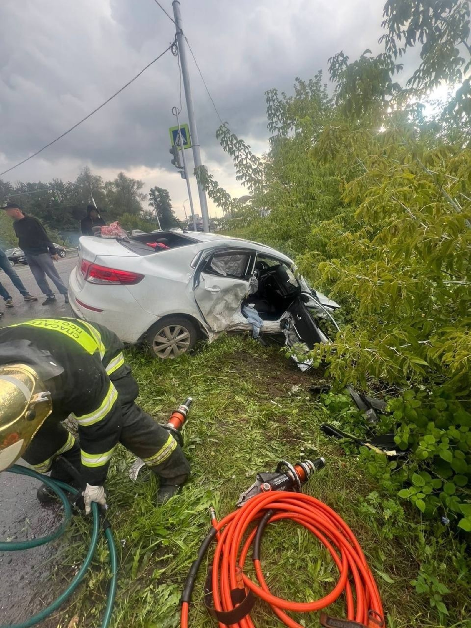 В Башкирии спасатели помогли зажатой в салоне автомобиля пассажирке