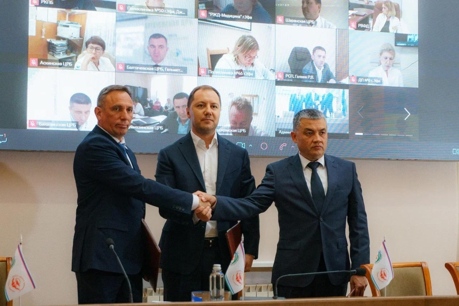 В целях укрепления кадров и поддержки медработников