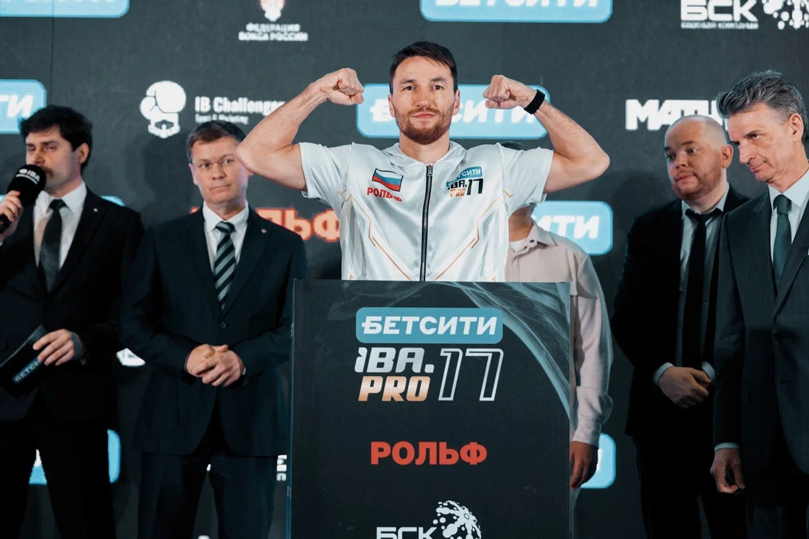 Артур Субханкулов: «Наши шансы в бою с Усмоновым равны»