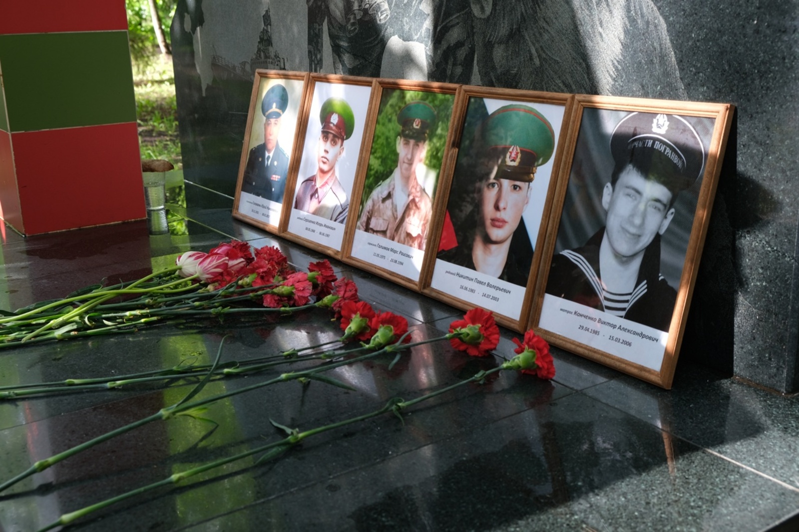 В Стерлитамаке возложили цветы к памятнику пограничникам