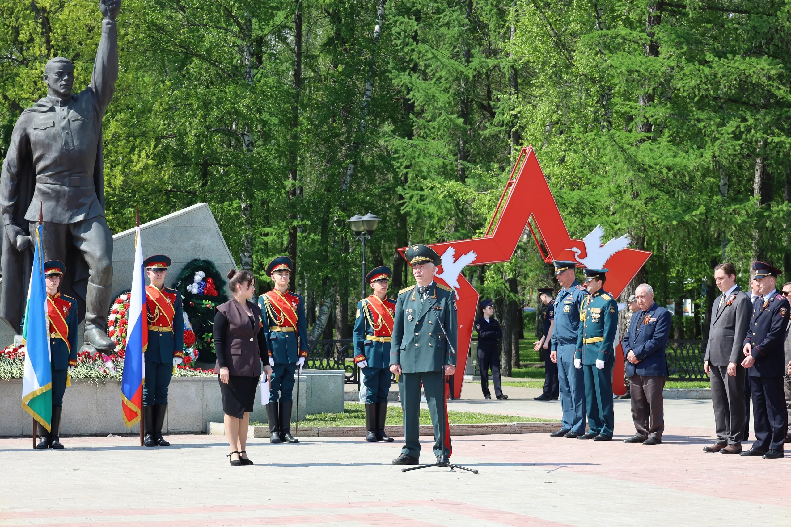 Стерлитамакским школьникам торжественно вручили паспорта