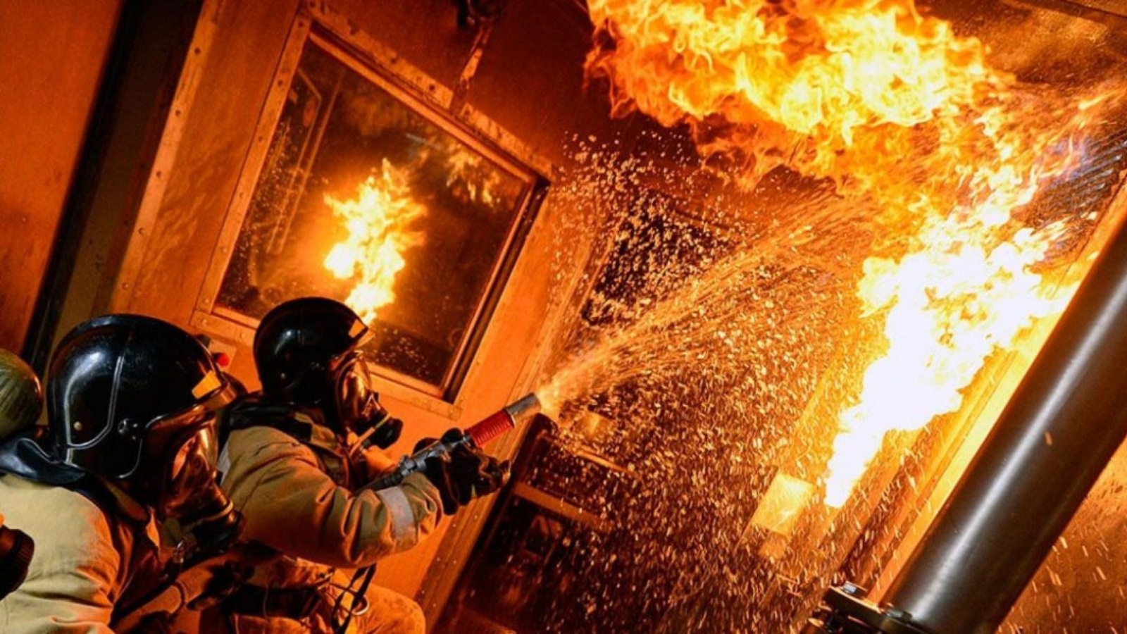 В Стерлитамаке при пожаре в квартире обгорел мужчина, в тяжелом состоянии доставлен в реанимацию