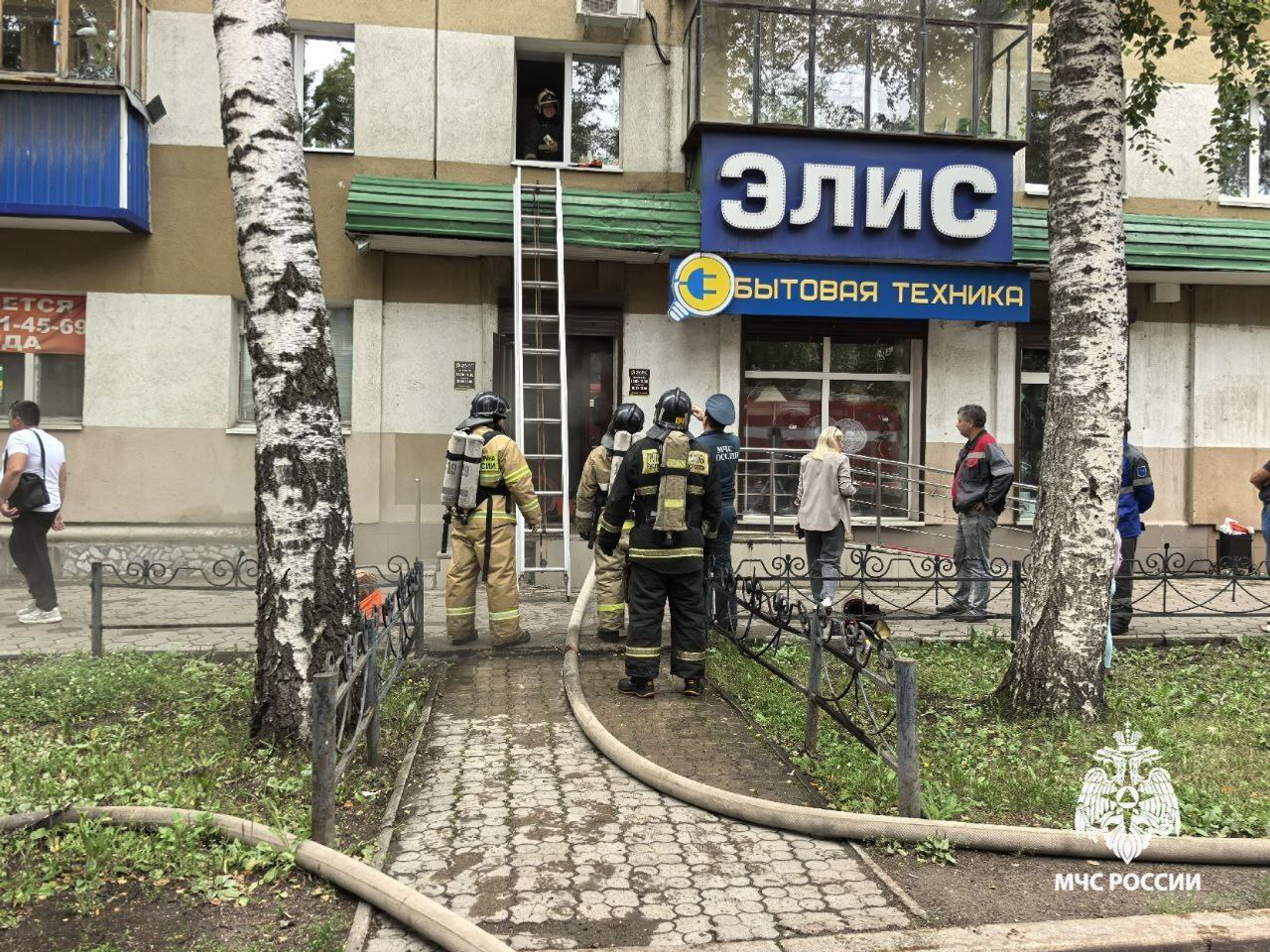 В Стерлитамаке загорелся магазин бытовых электротоваров