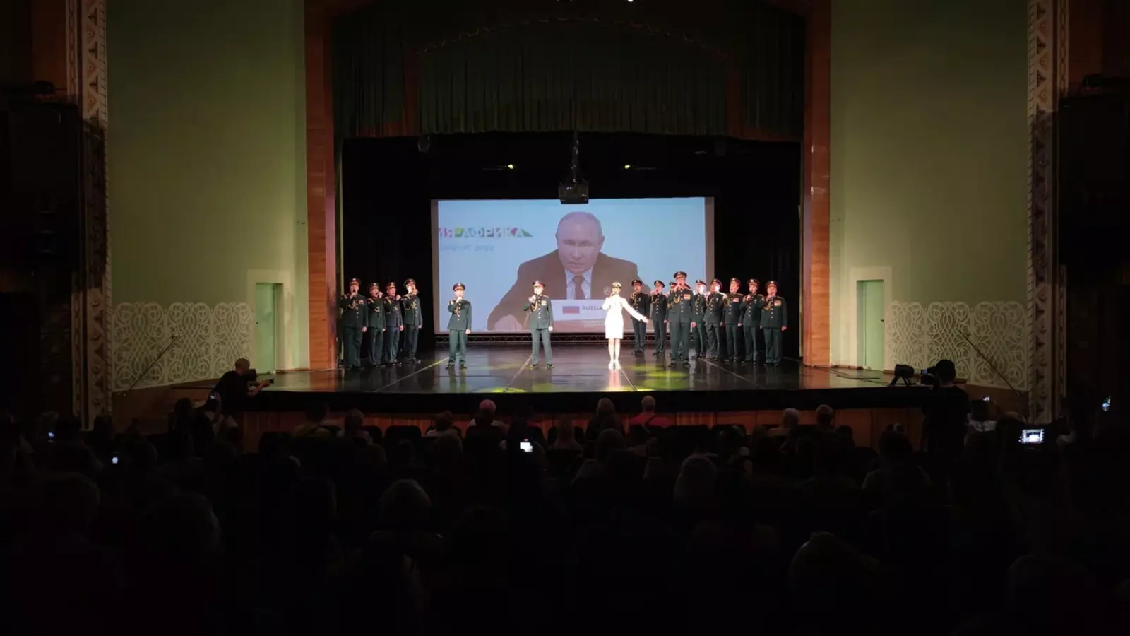 В городе Башкирии Ансамбль песни и пляски ЦВО провел концерт