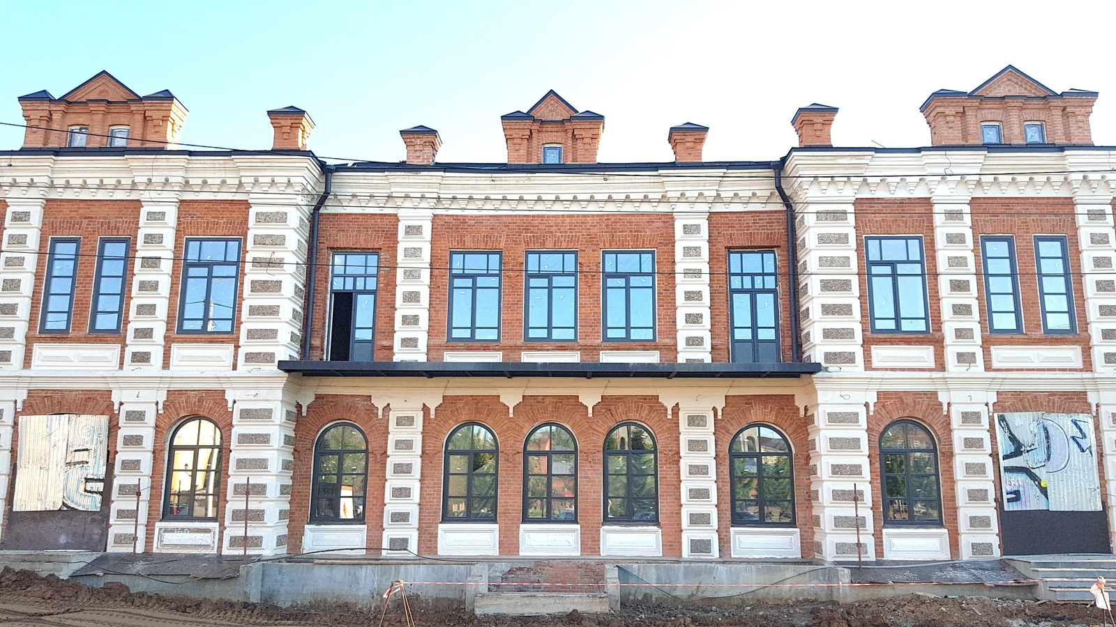 В Стерлитамаке завершаются реставрационные работы в доме Патрикеева, который раньше был военной частью топографов