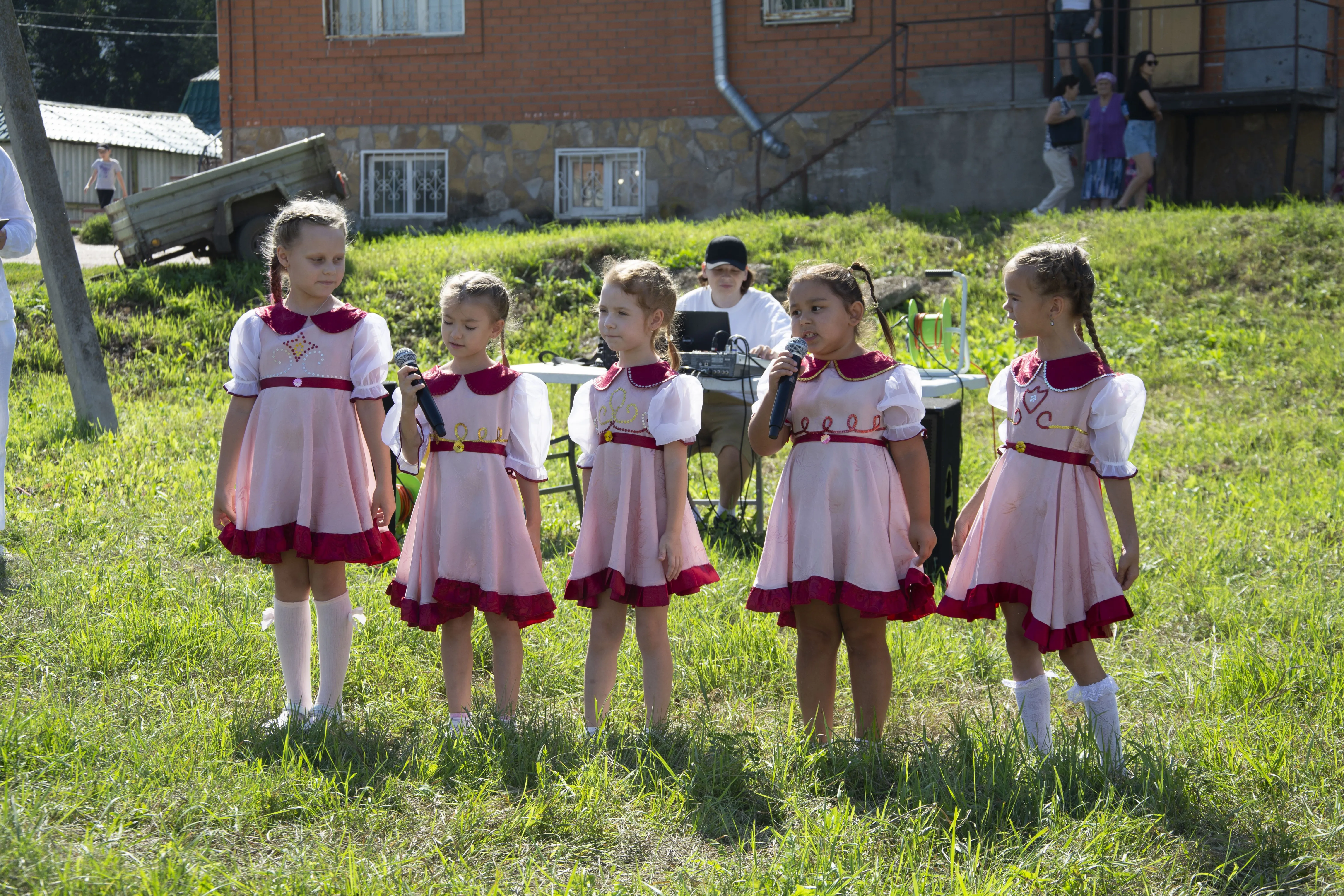 В Шахтау прошёл дворовый фестиваль для всей семьи