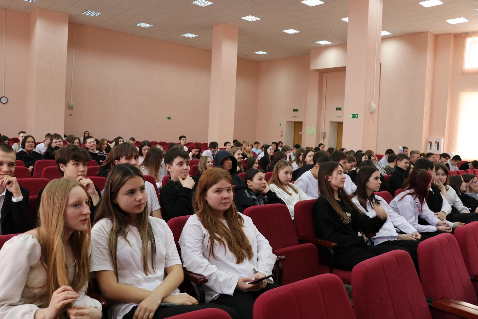 Амбассадоры проекта "Профессионалитет" колледжа Стерлитамака проводят в школах Всероссийские классные часы