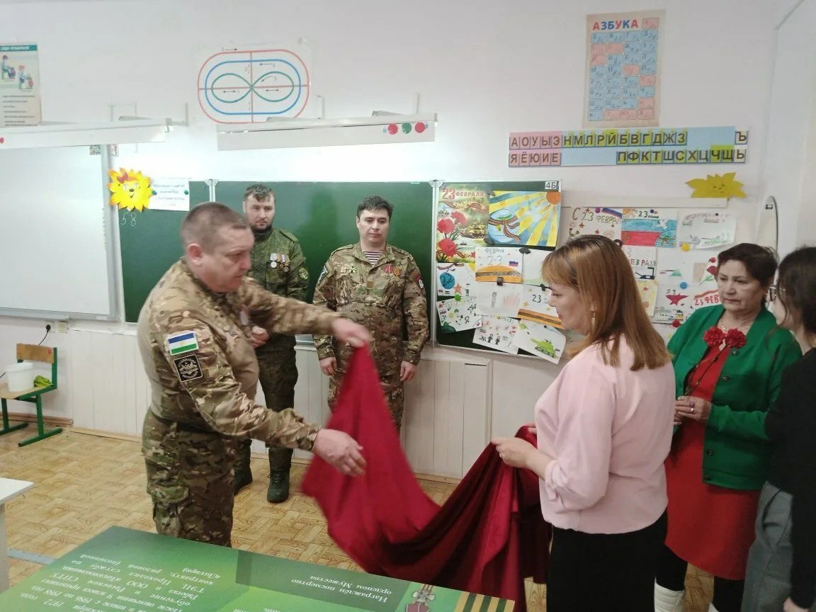 Помнят имена героев