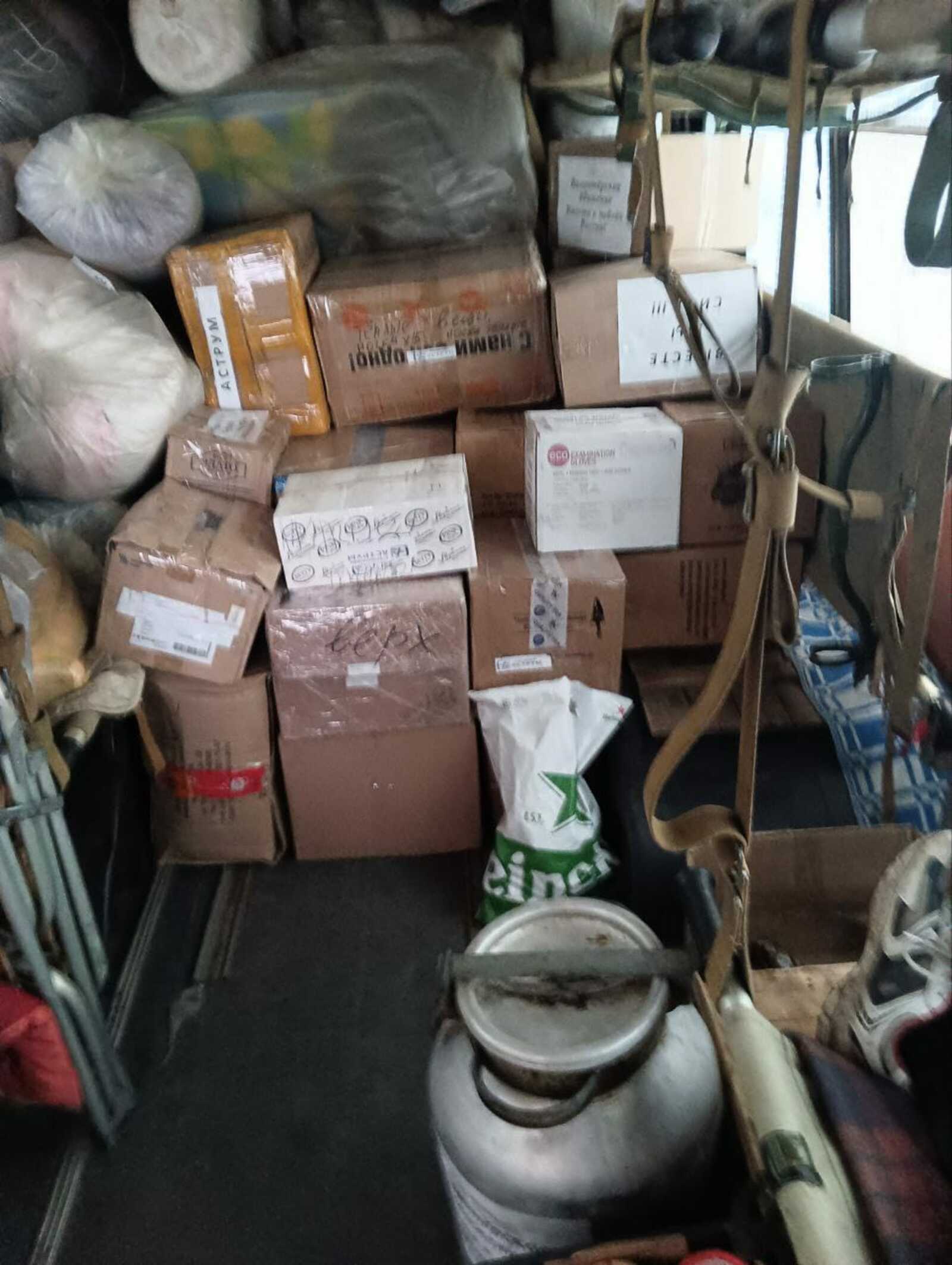 Раненым в военном палаточном  госпитале нужна помощь