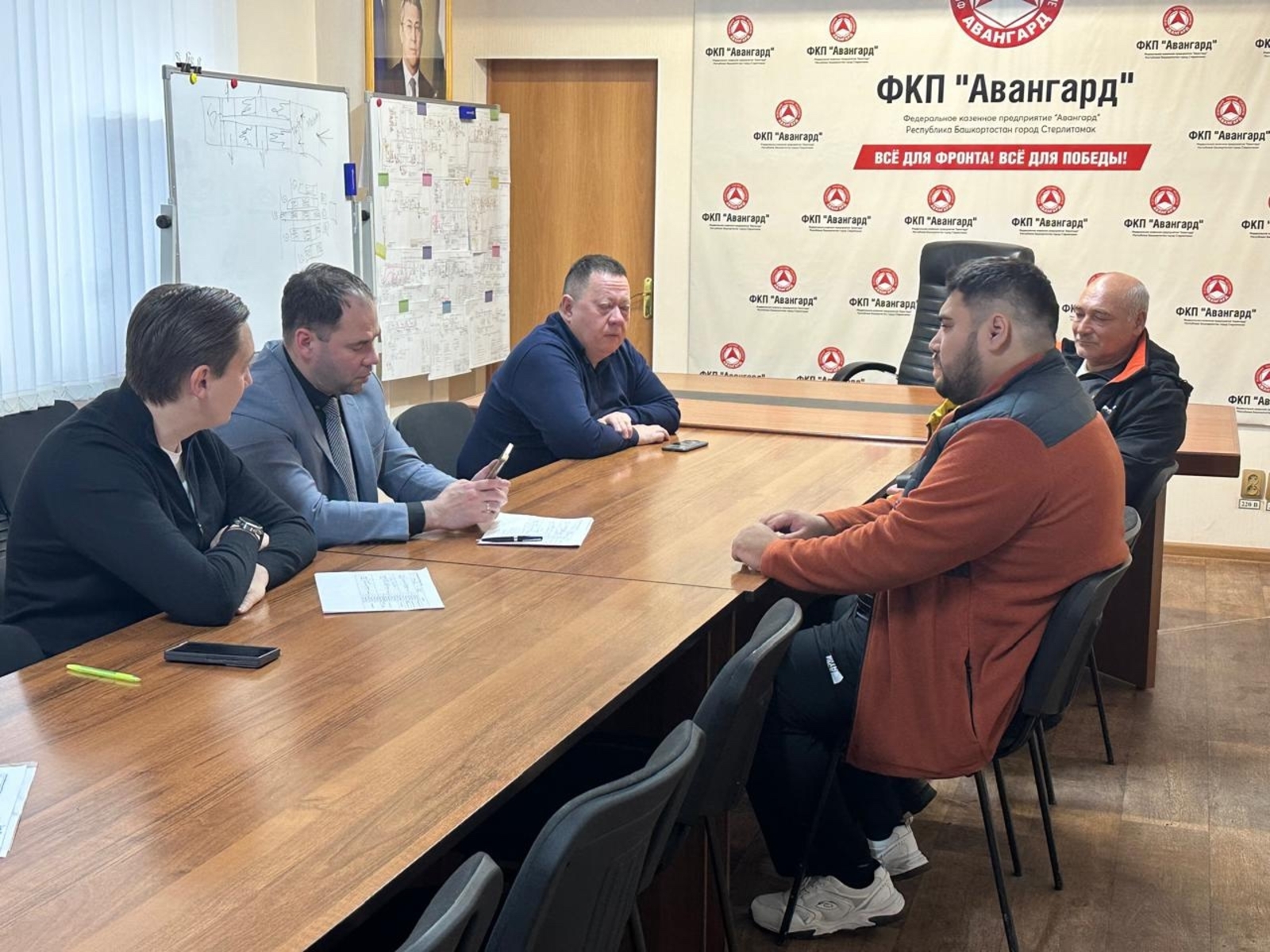 Глава администрации Стерлитамака встретился с семьями погибших на "Авангарде"