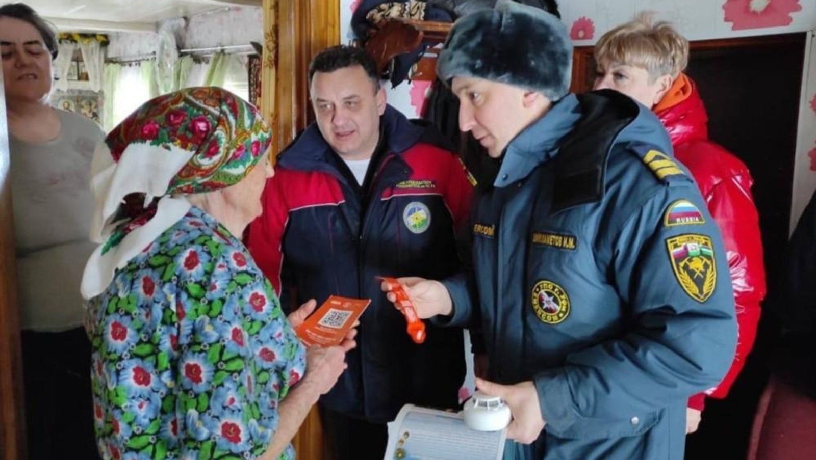 Пожилые жители Башкирии начали получать браслеты-амулеты с NFC-модулем
