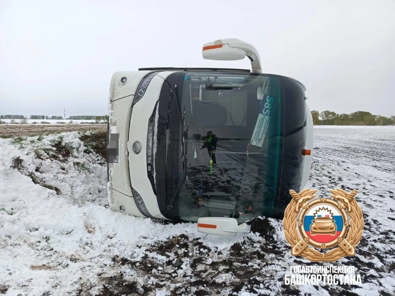 В Башкирии опрокинулся пассажирский автобус