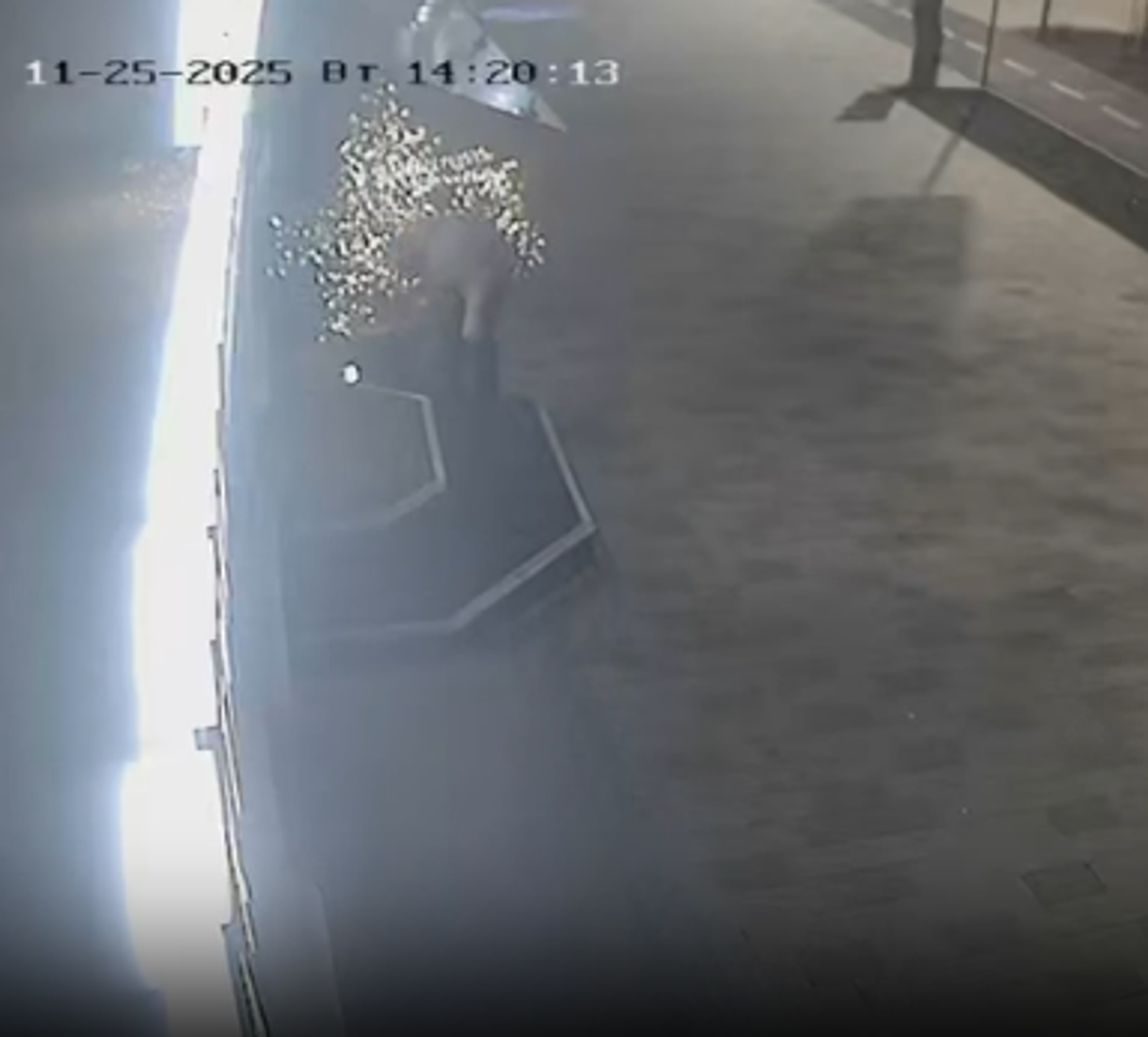 В Башкирии вандал испортил новогоднее украшение