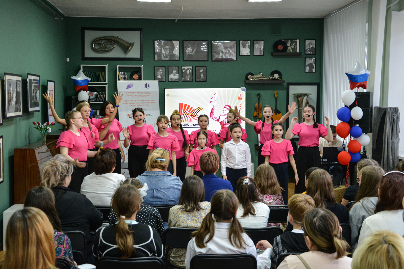 "Нет в России семьи такой, где б не памятен был свой герой"