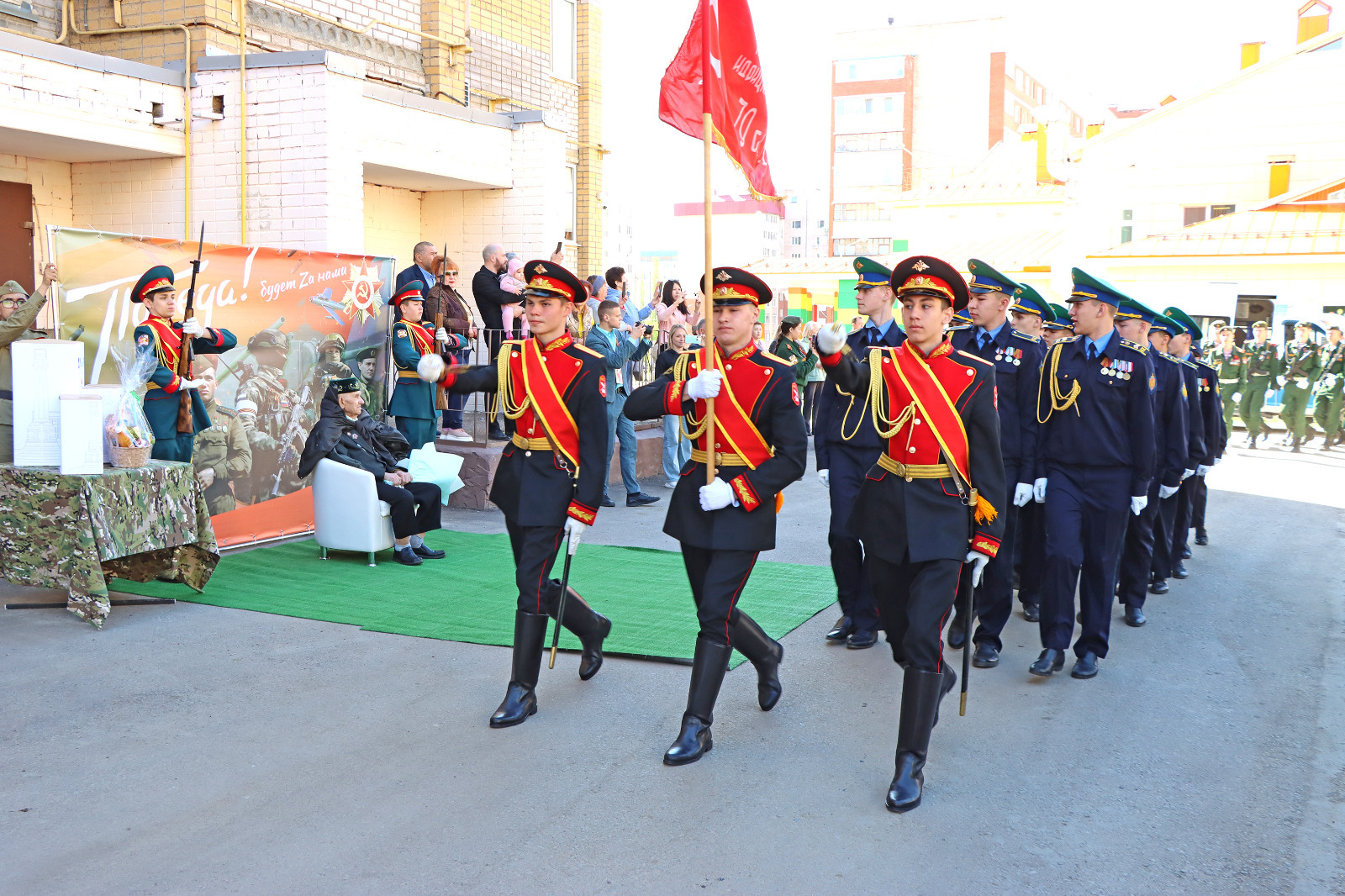 В Стерлитамаке прошли личные парады для ветеранов