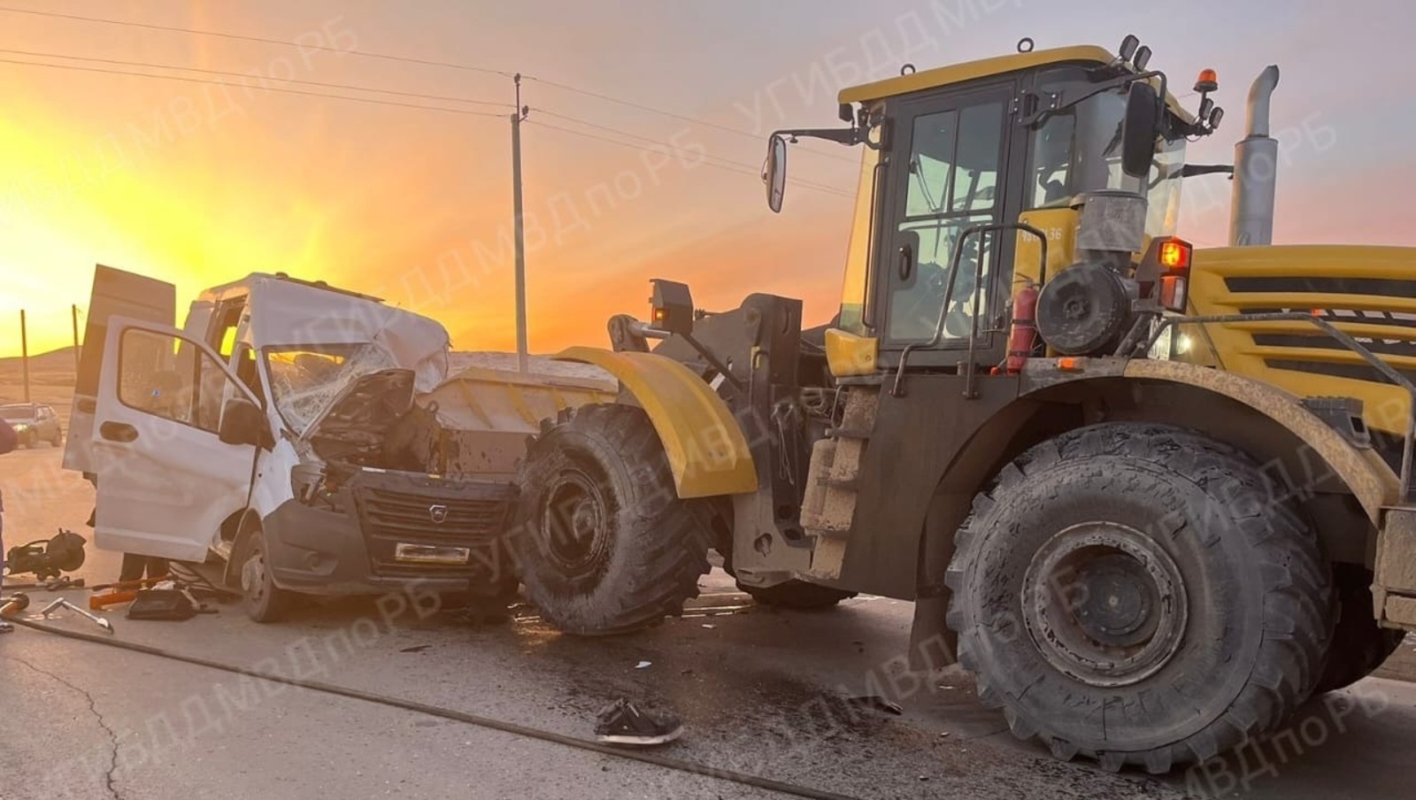 В Башкирии пассажирский  автобус врезался во встречный трактор: пострадали шесть человек