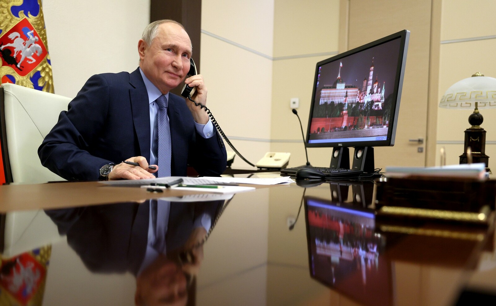 Президент РФ Владимир Путин пообщался  с 8-летней  участницей благотворительной акции «Ёлка желаний»