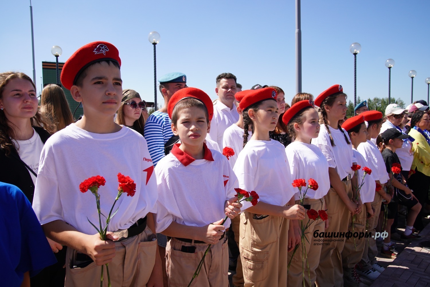 В Башкирии прошла церемония открытия памятника Герою России Максиму Серафимову