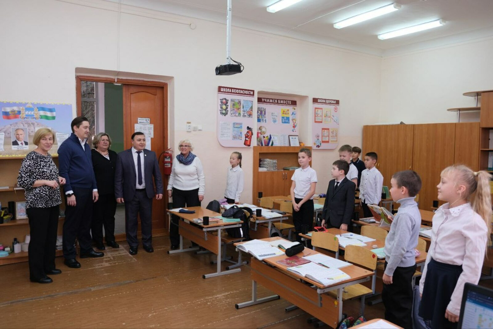 Глава администрации города Эмиль Шаймарданов проверил работу городских школ