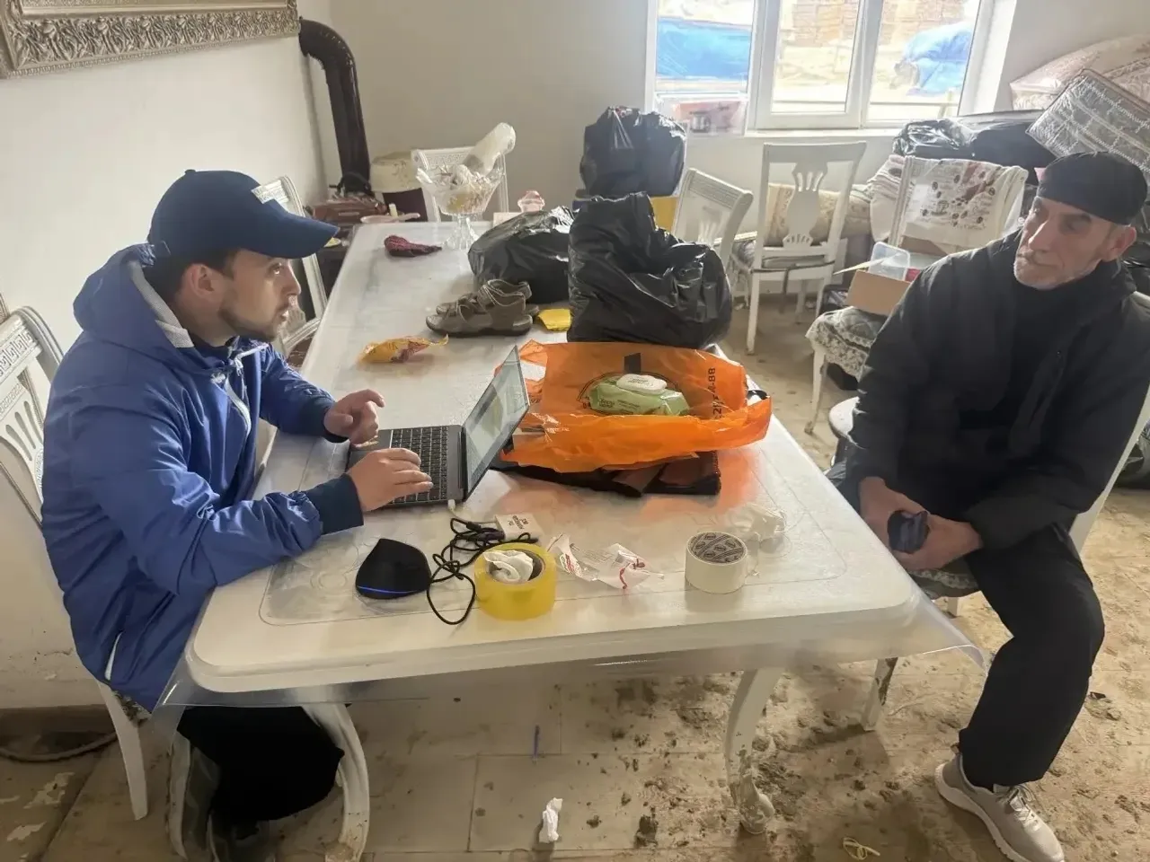 Волонтёр из Стерлитамака  помогает в Дагестане