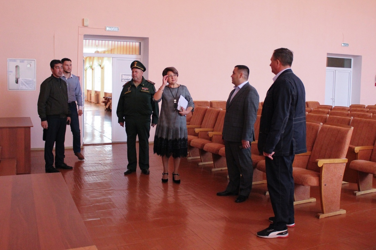 Глава администрации Стерлитамака Рустем Газизов посетил лицей №3 и школу №4