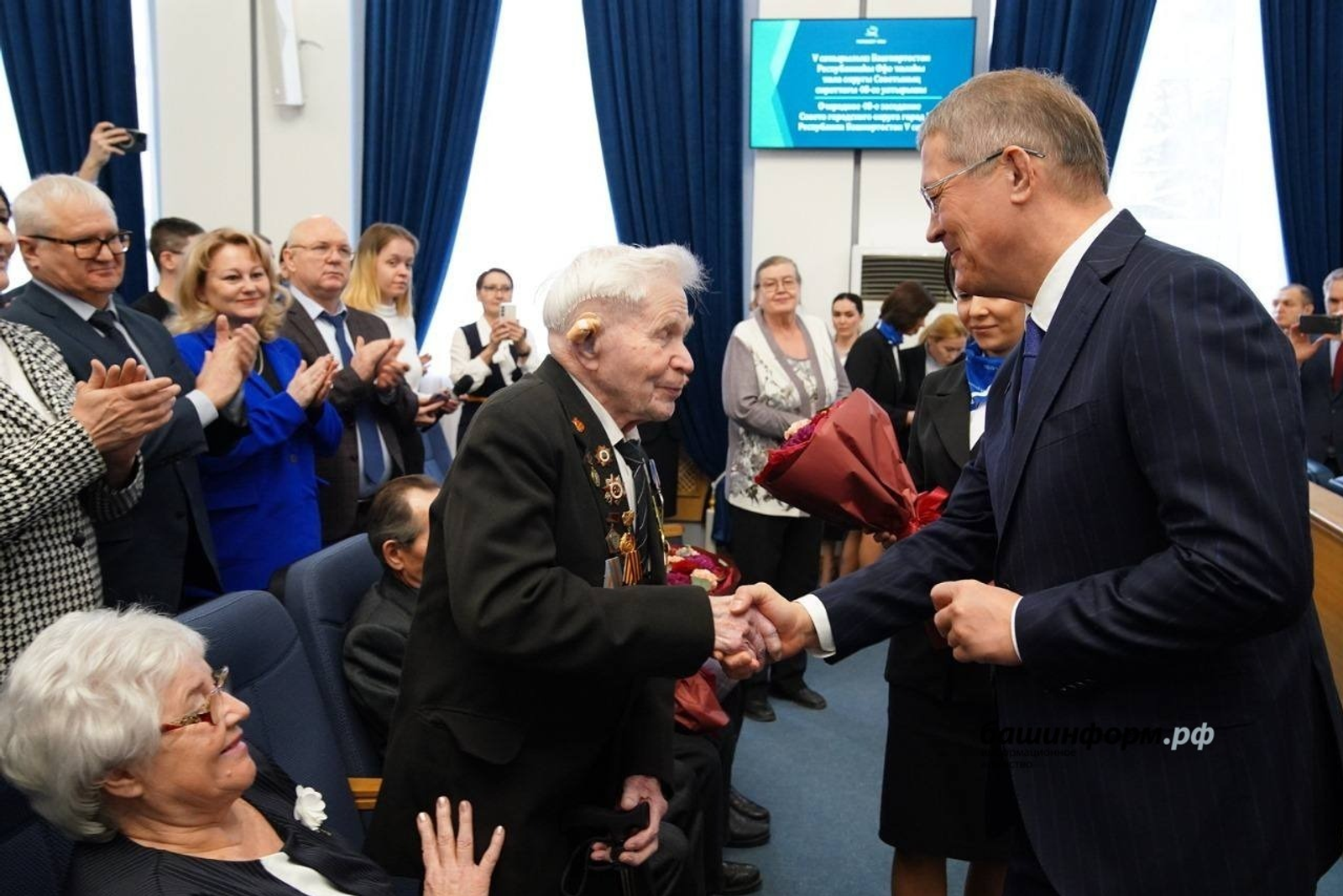 Глава Башкирии поздравил с вековым юбилеем ветерана войны Родиона Лобанова