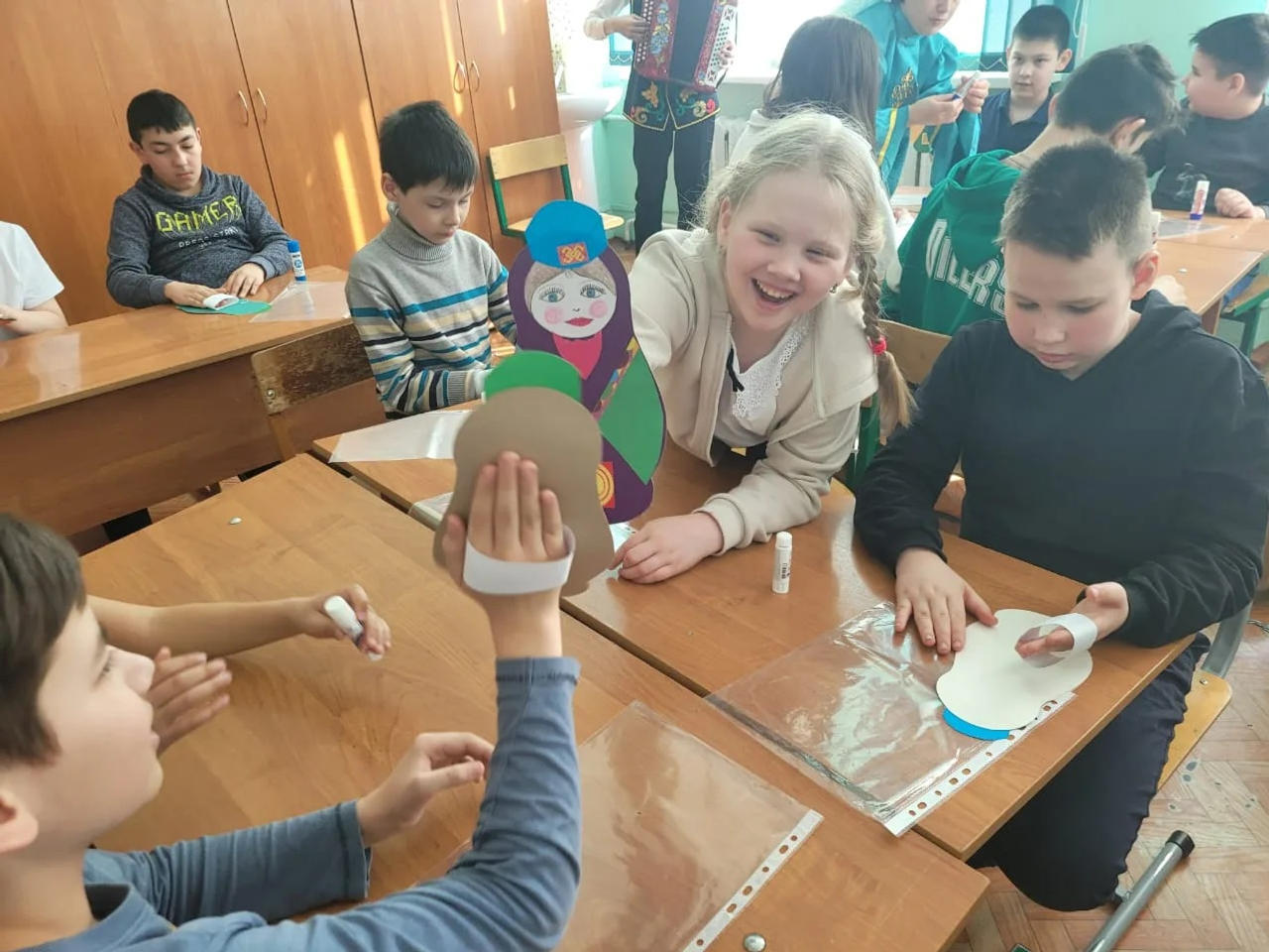 «Цветик-семицветик» в детских ладошках