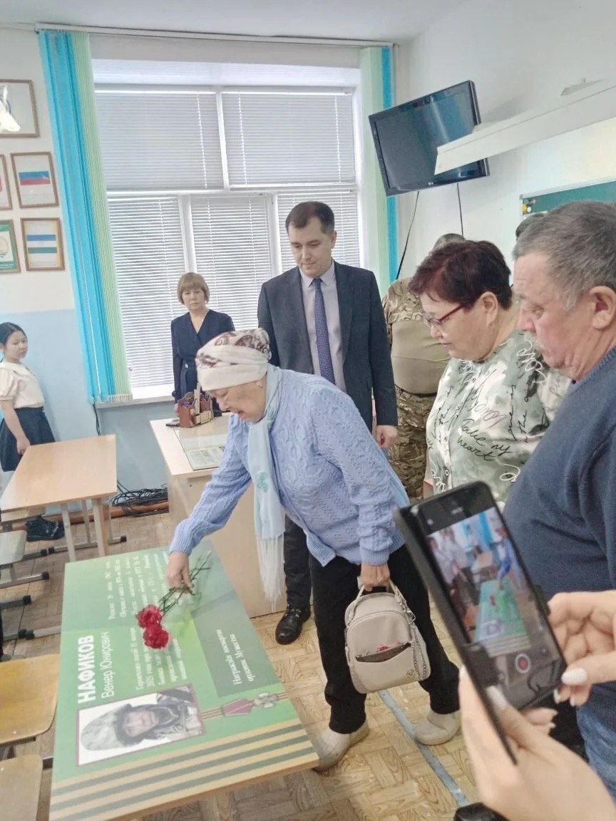 Помнят имена героев