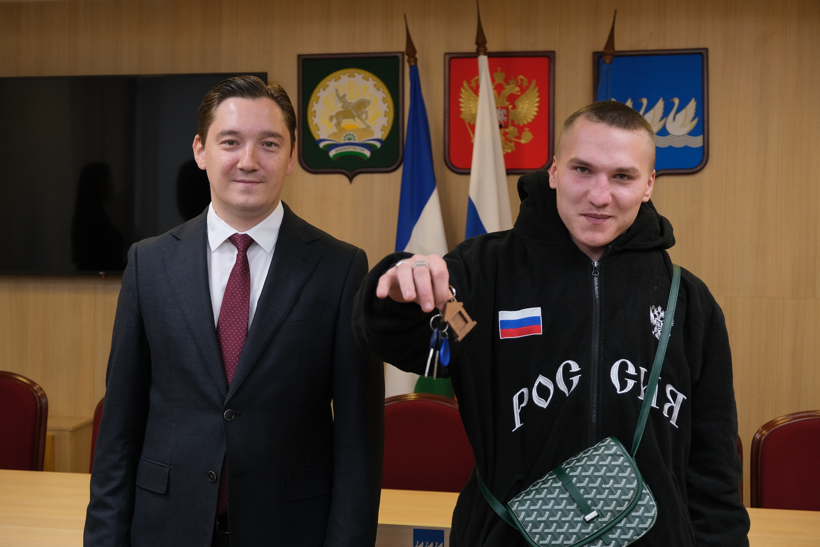 В Стерлитамаке вручили ключи от квартир детям-сиротам