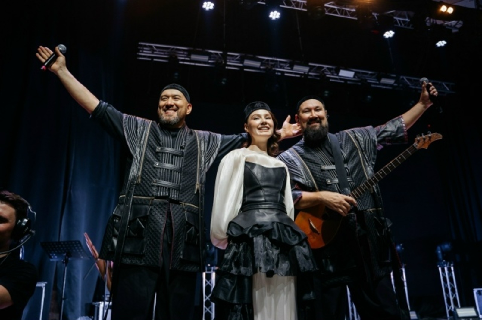 AY YOLA из Башкирии  выступила на Первом канале со своей  известной  Homay