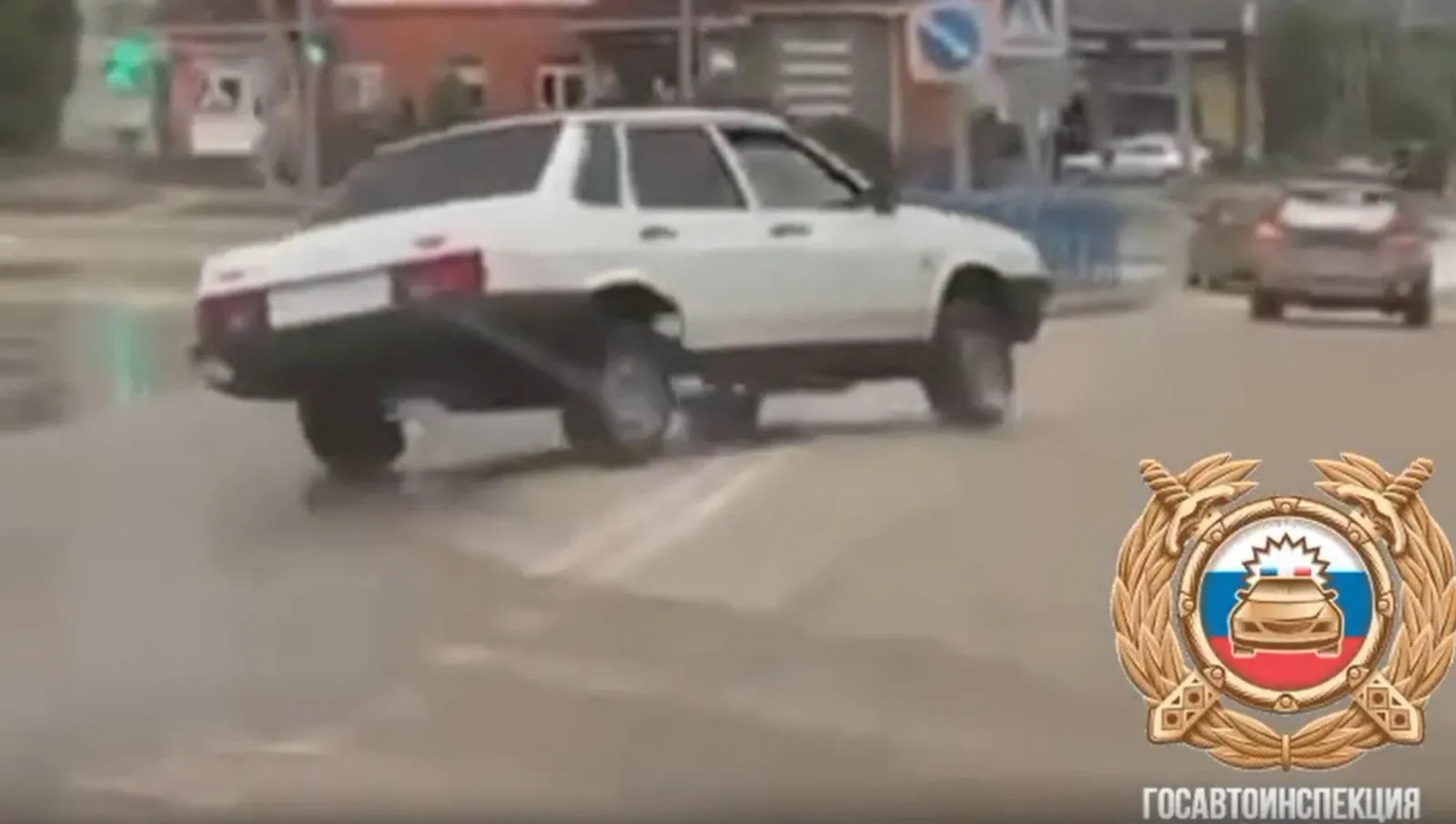 В Башкирии 18-летний водитель устроил на дороге опасные «покатушки»