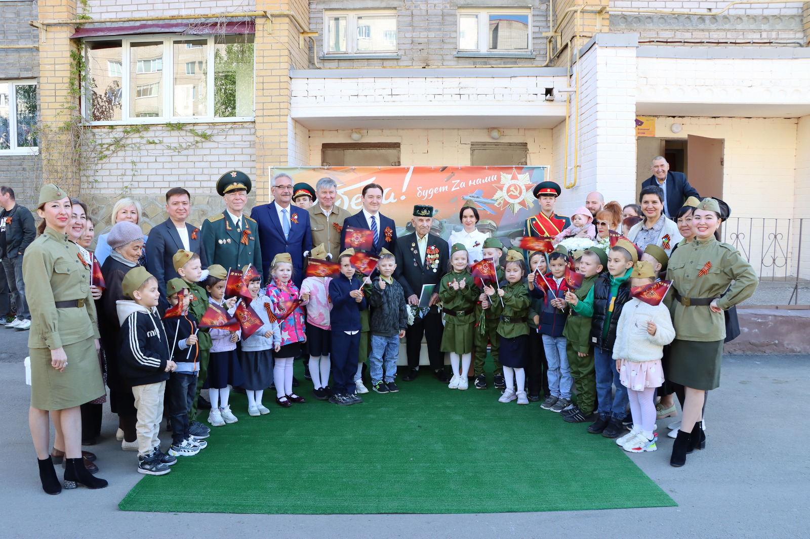 В Стерлитамаке прошли личные парады для ветеранов