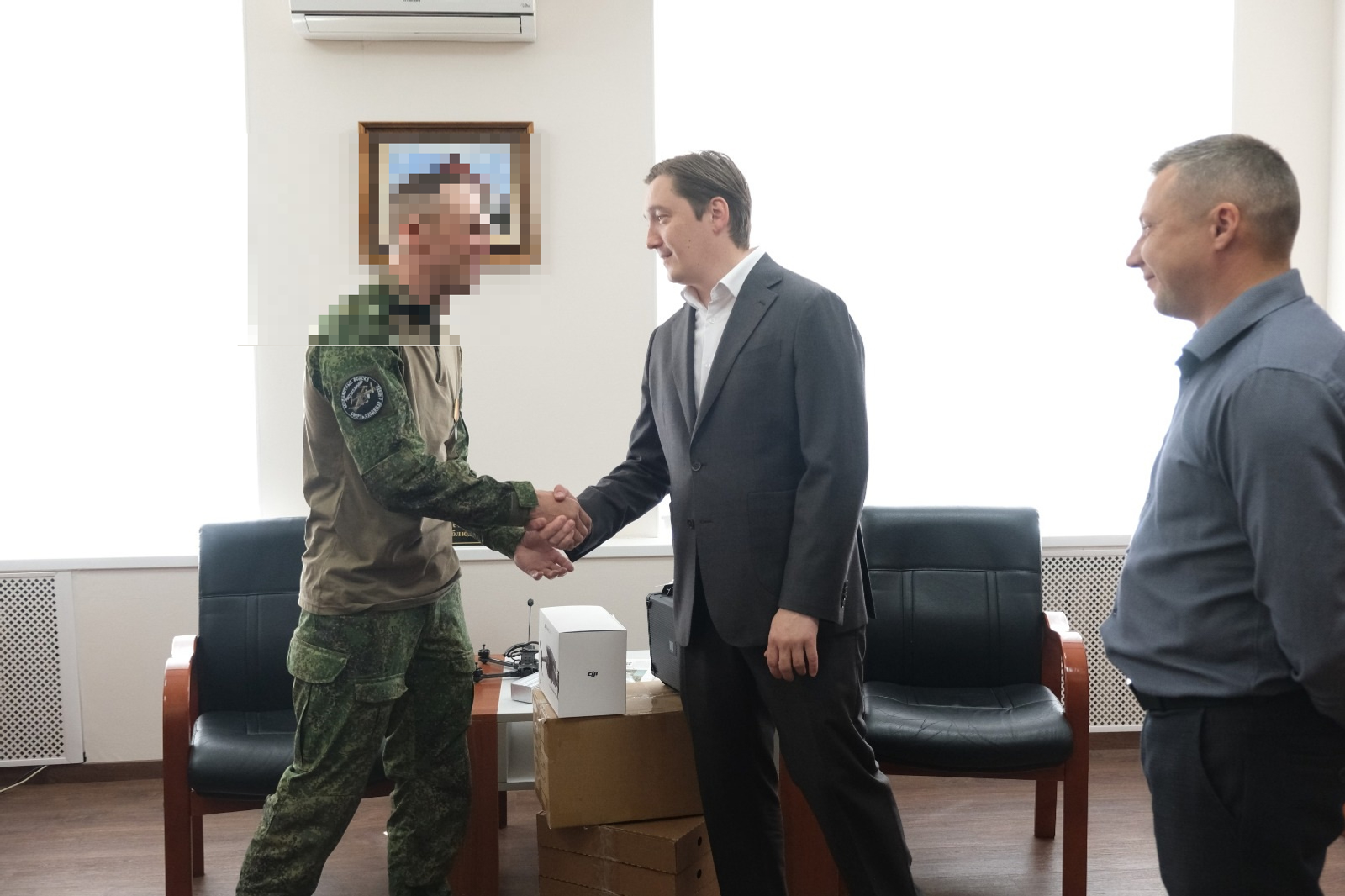 Глава администрации Стерлитамака передал дроны и детекторы участнику  СВО