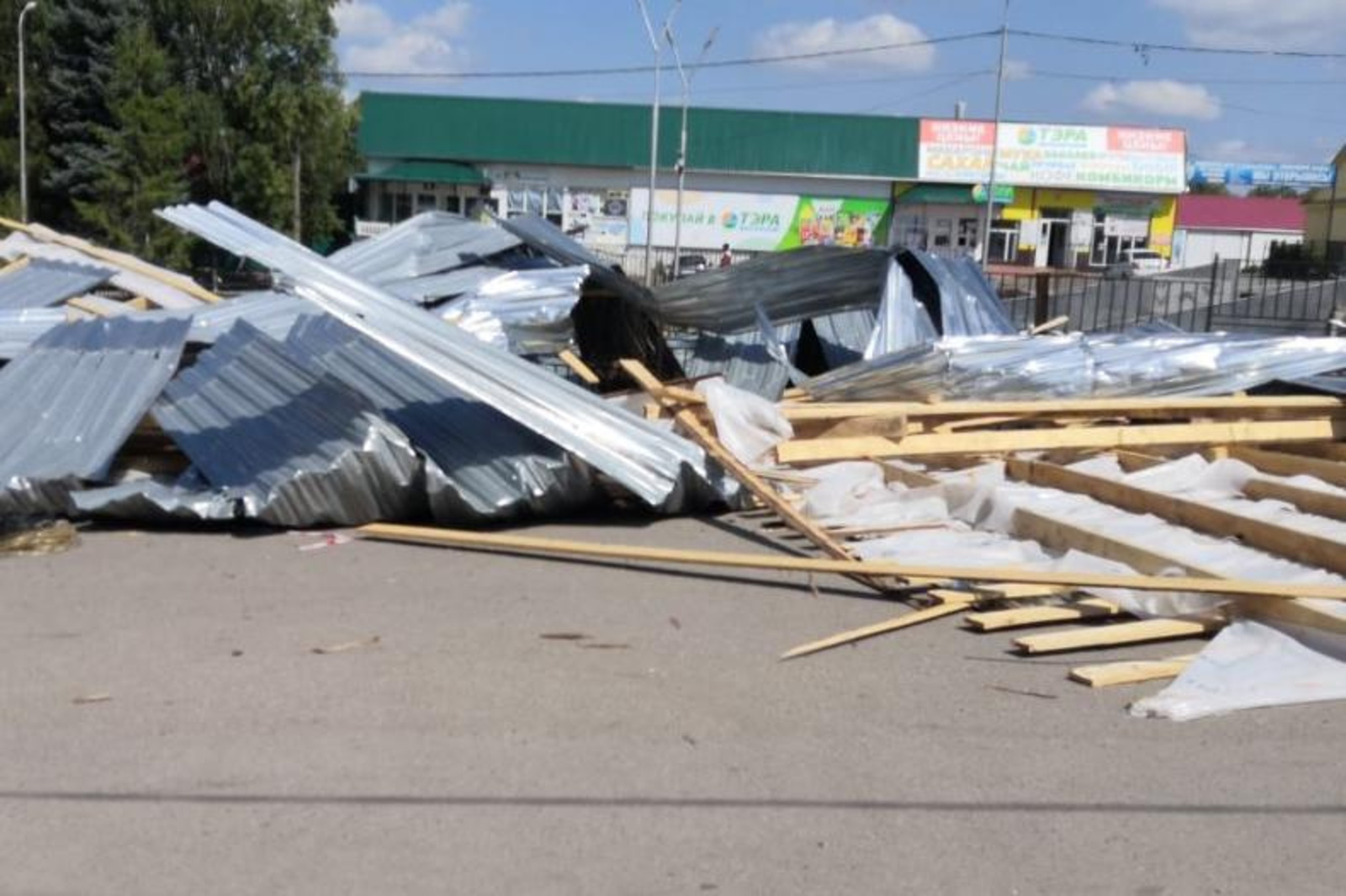В Башкирии обрушилась крыша торгового центра. Пострадала 14-летняя девочка