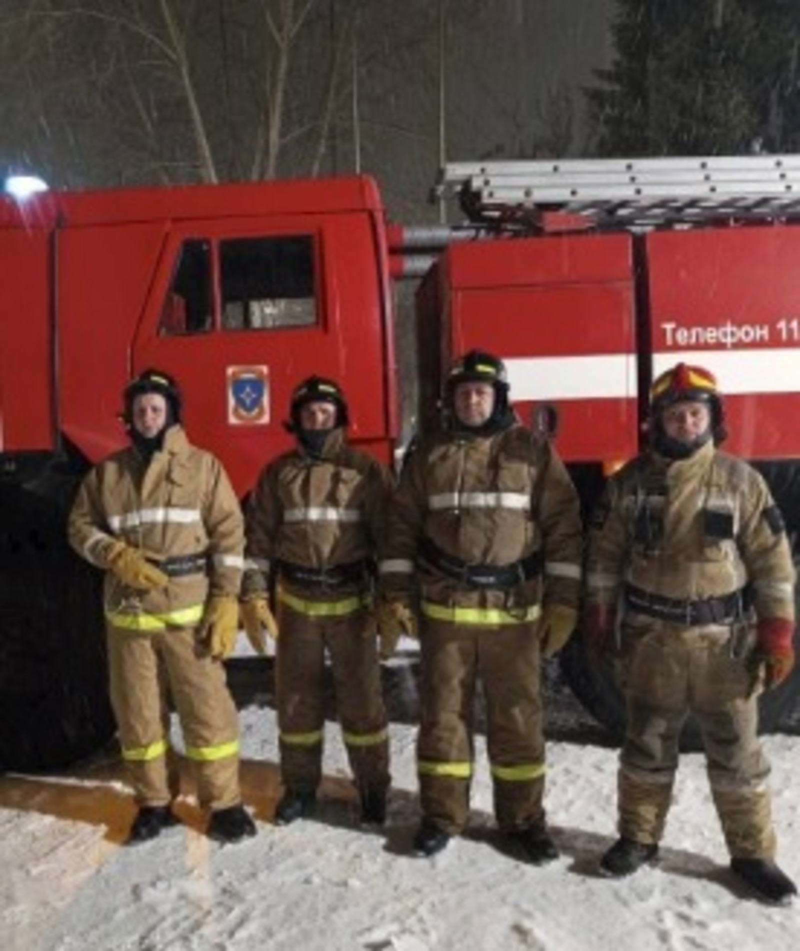 В Стерлитамаке  пожарные спасли из задымленного дома 30 человек, из них 8 детей