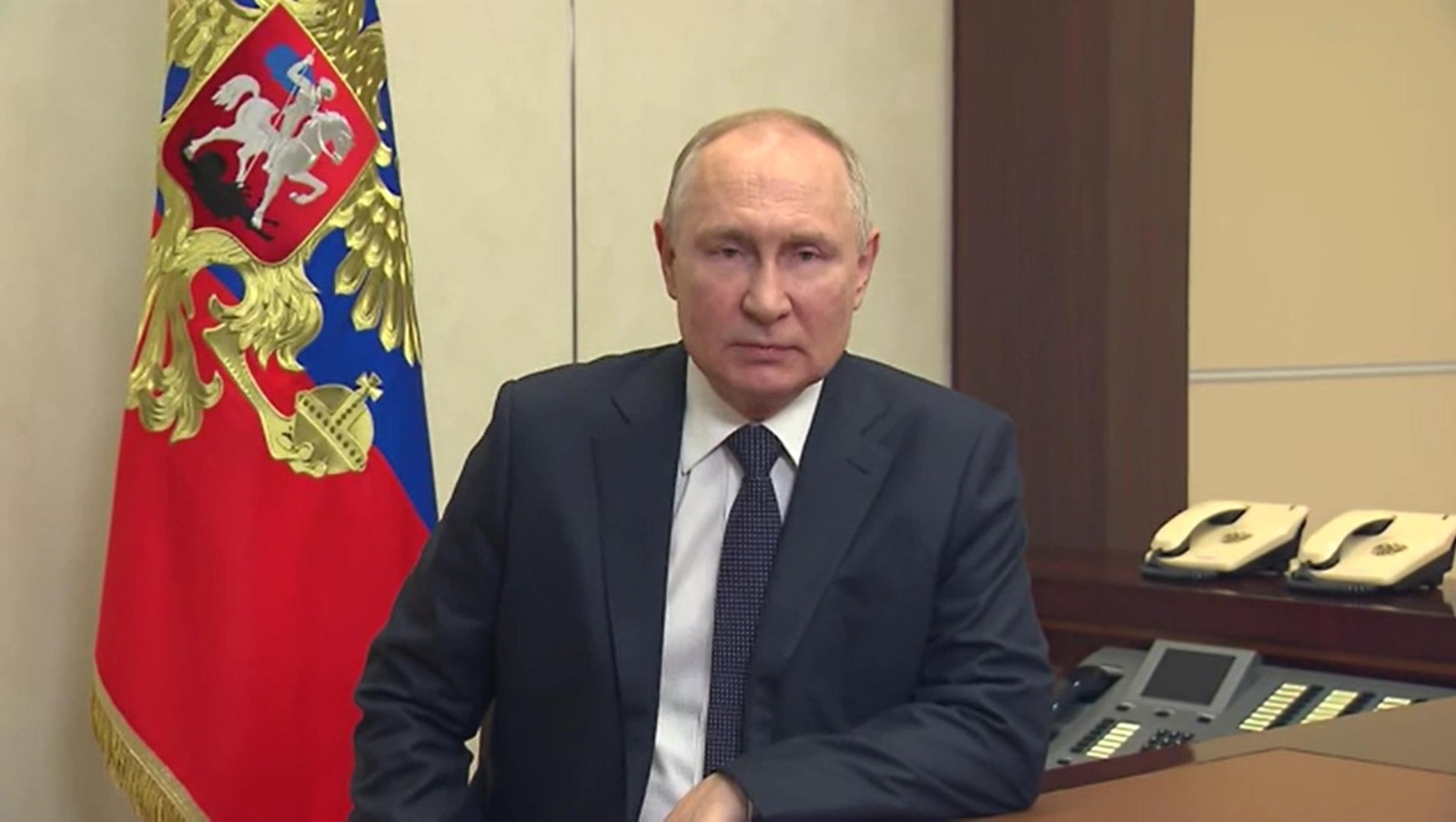 Президент РФ Владимир Путин поздравил сотрудников органов внутренних дел России с профессиональным праздником
