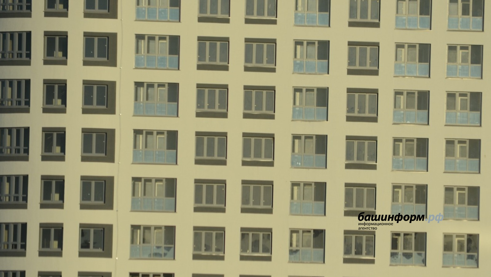 В Стерлитамаке из окна выпала 7-летняя девочка, в Нефтекамске  погиб мальчик