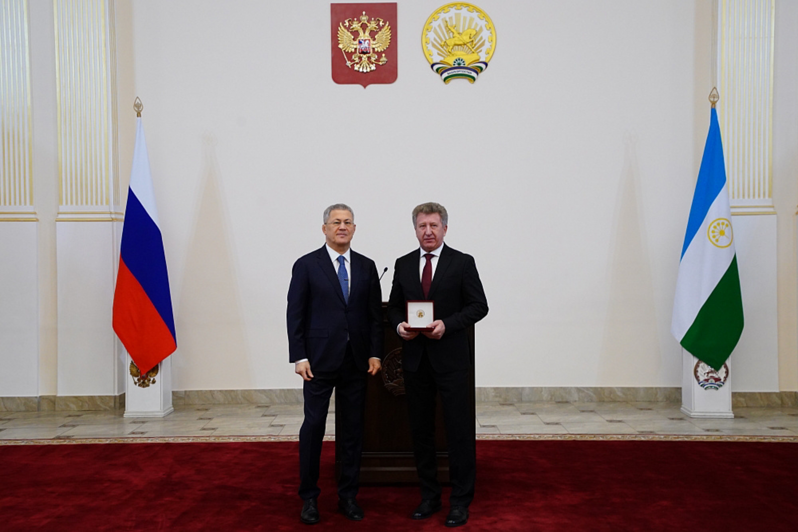 Лучших работников промышленности Башкирии отметили государственными наградами